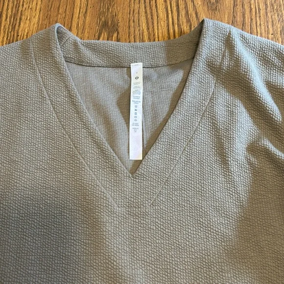 Lululemon Textured V-Neck Pullover - Picture 3 of 8